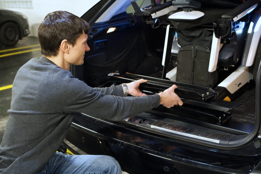 BRO Loader Store in trunk folded